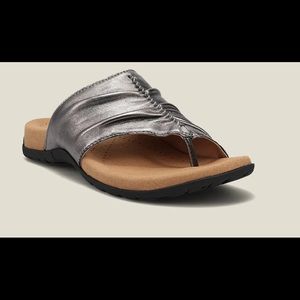 Taos Gift 2 silver sandals womens size 7